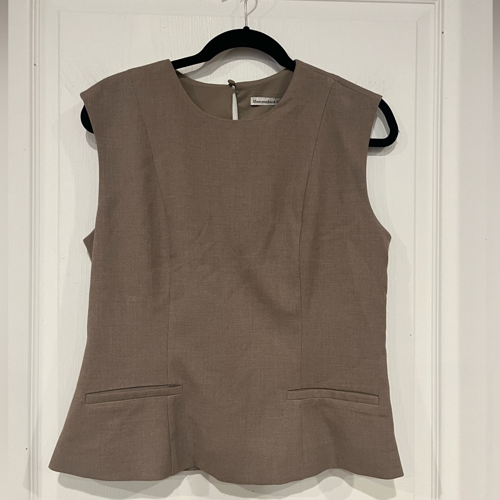 Abercrombie Tailored Sleeveless Top in Brown (M)